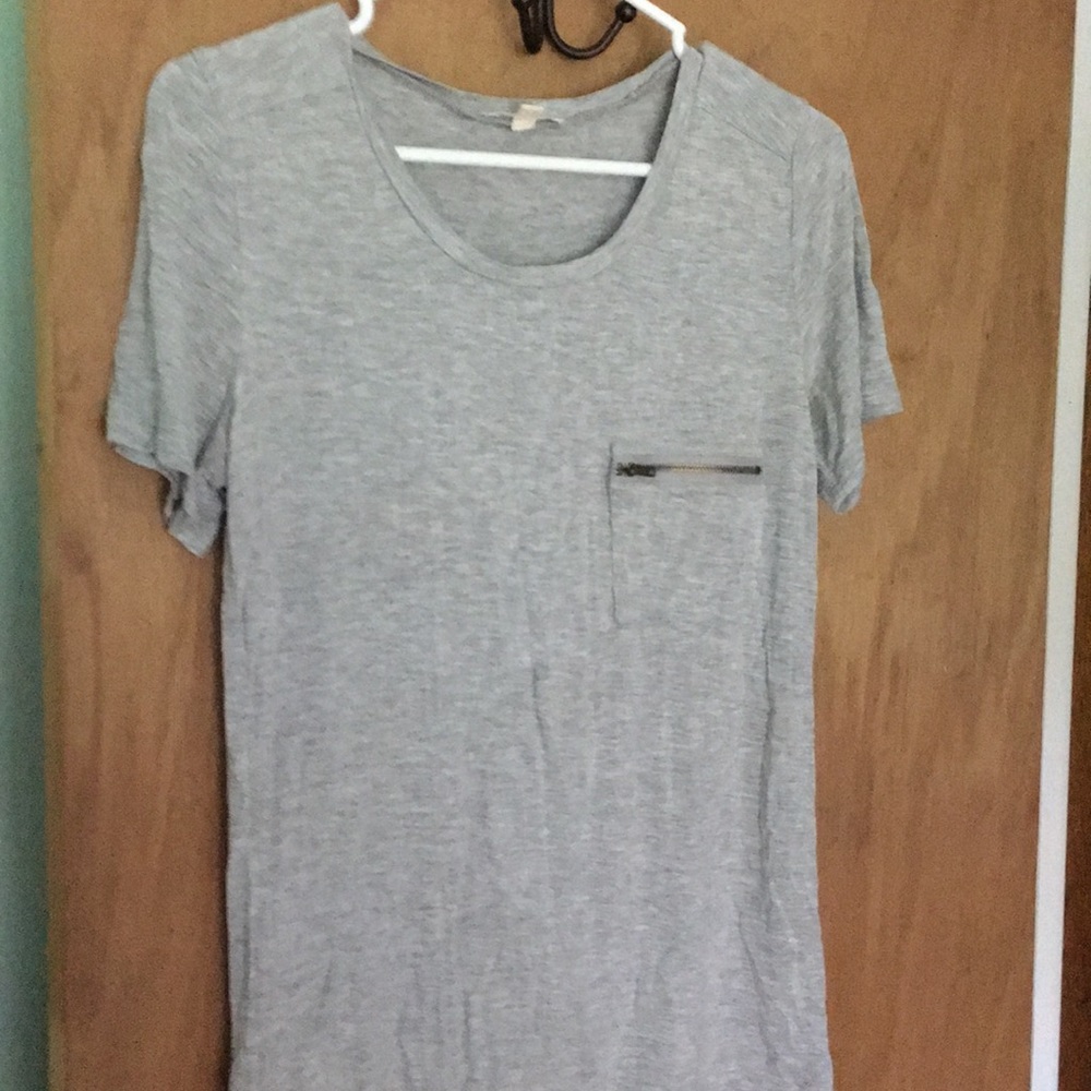 Grey jersey knit tee with zipper pocket detail